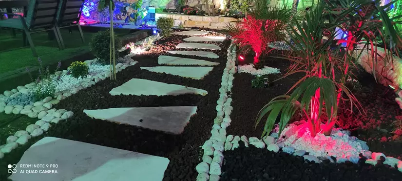 הקמת גינה עם אבני מדרך